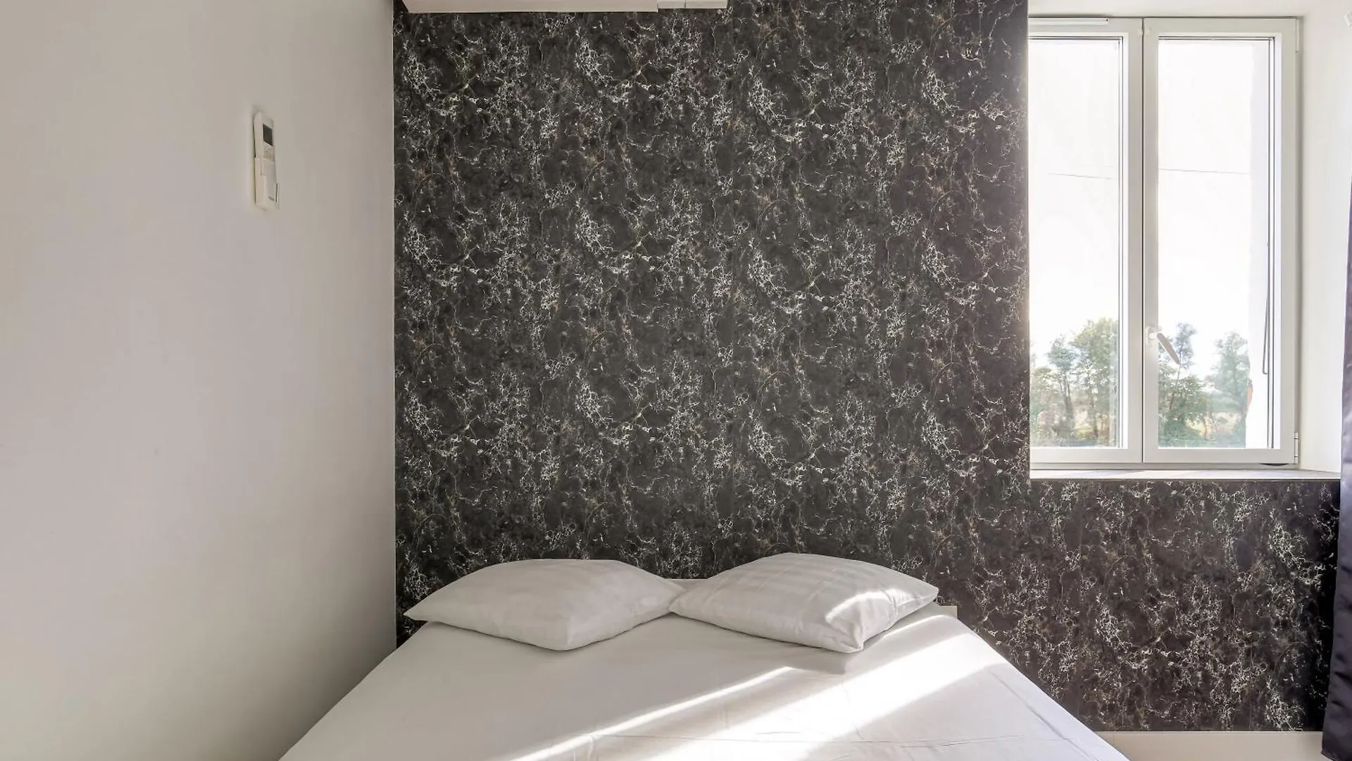 Le Hamburg - Les Appartements De L'Olivier Loyettes 0*,  France